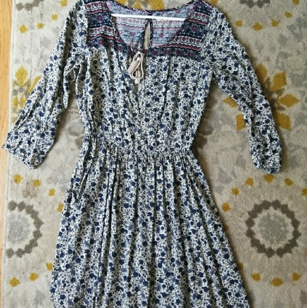 Women's Dresses & Shirts Sizes Small & Medium